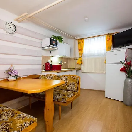 Apartament Apartmany Bulusek *